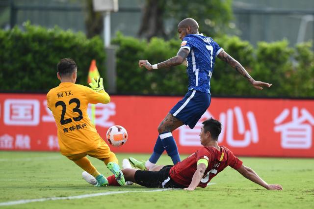 【中超】埃里克卡兰加均错失良机 亚泰0比0河南