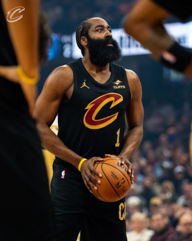 麻将胡了模拟器-哈登骑士主场首秀只进1球 疯狂喂饼助队友创新高